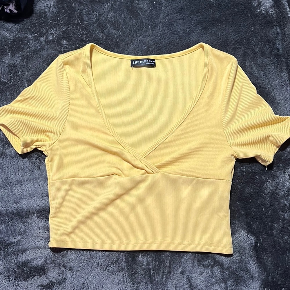 SHEIN Crop Top